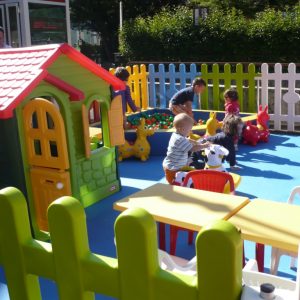 Baby Park Krabbelbereich Kleinkinder Hüpftiere, Rody,Bällebnad, Umzäunung, Spielhaus Verelih Gerryland Südtirol (3)