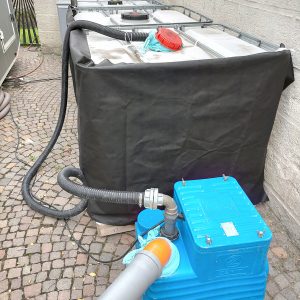 Fäkalientank und Zerhackerpumpe