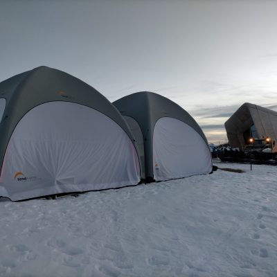Fotoshooting Kronplatz Gipfel aufblasbare Zelte