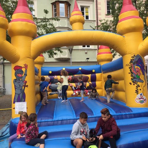 Happy Castle, aufblasbare Spiele, gonfiabili Sommerfest, Kinderfest Kinderanimation Hüpfburg Verleih Südtirol Gerryland Verleih von Hüpfburgen (2)