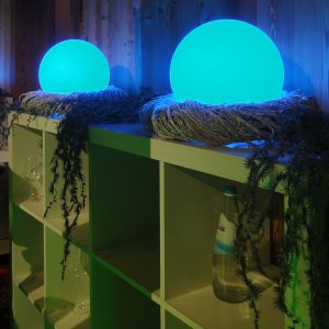 LED Globe mit Strauchkrone. Eventbeleuchtung Verleih in Südtirol