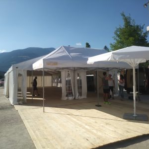 Zeltböden und Zelte